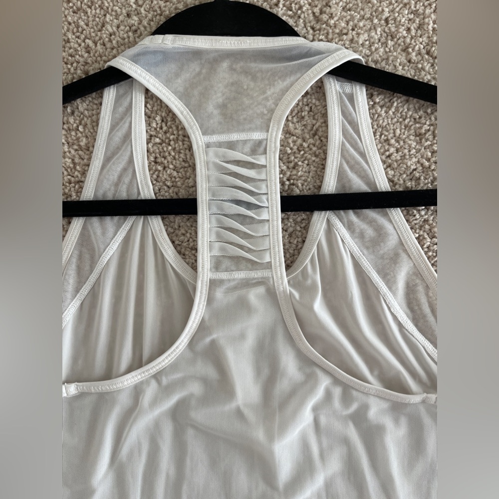 Women's Lululemon White/Mesh Tank - Size 6 - Picture 4 of 5